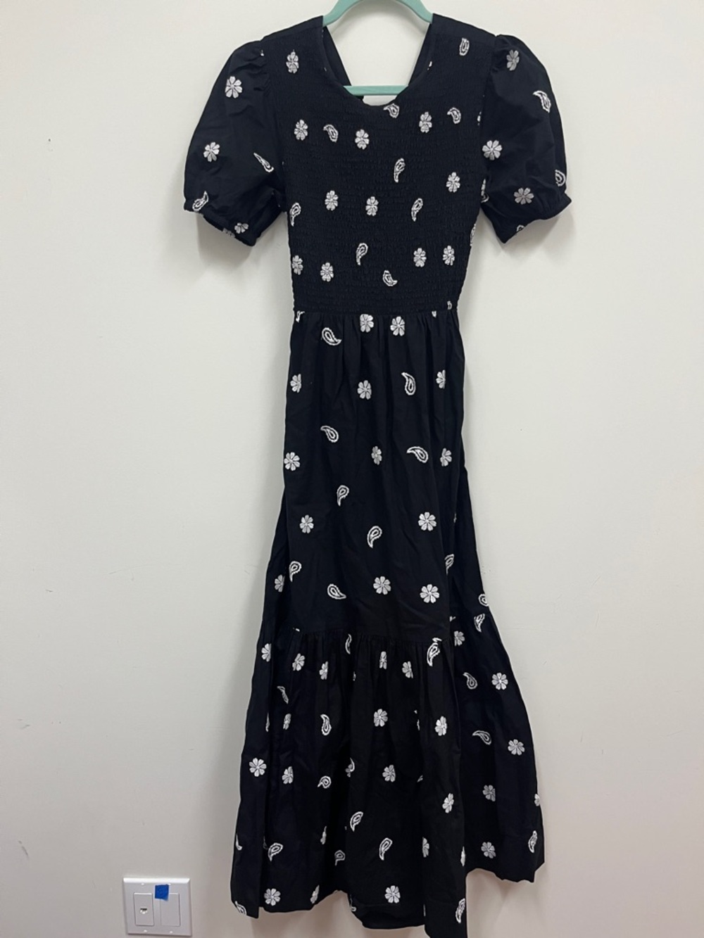 Never Fully Dressed Black Maxi Dress w. White Daisy Embroidery Print Size 2
